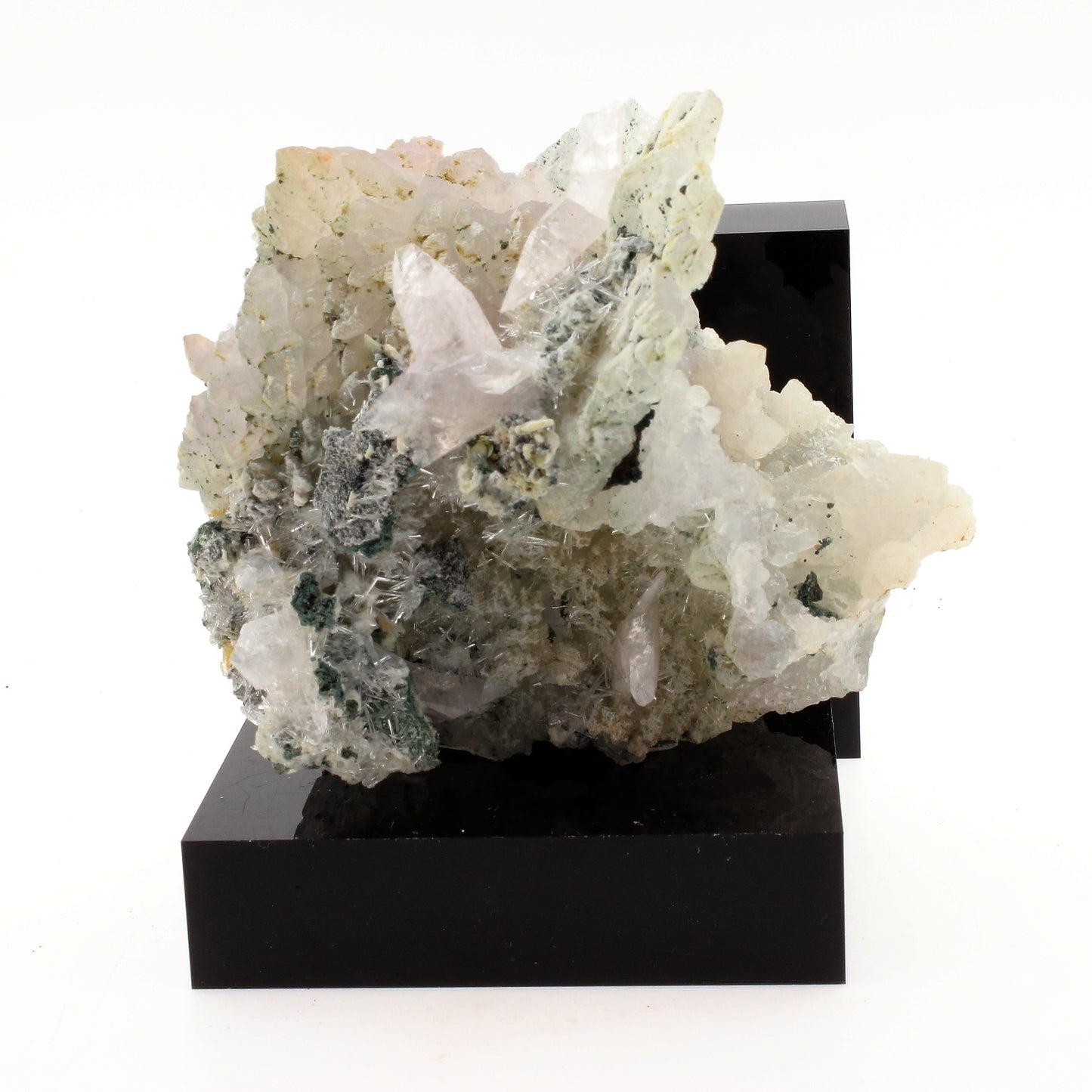 Calcite Macle + Fleur d'Améthyste. 1649.0 carats. Minas Gerais, Brésil