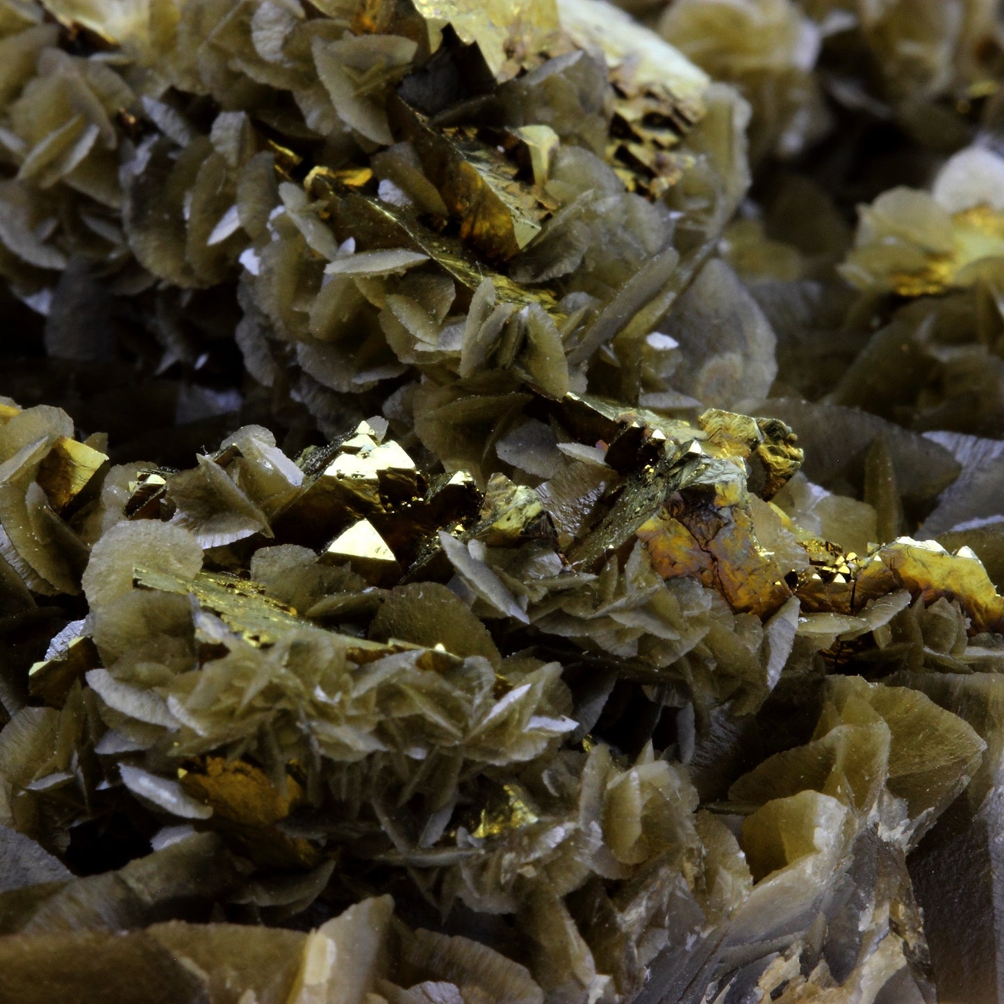 Chalcopyrite + Siderite. 1440.0 carats. Kaiwu Mine, Bijie, Guizhou, Chine
