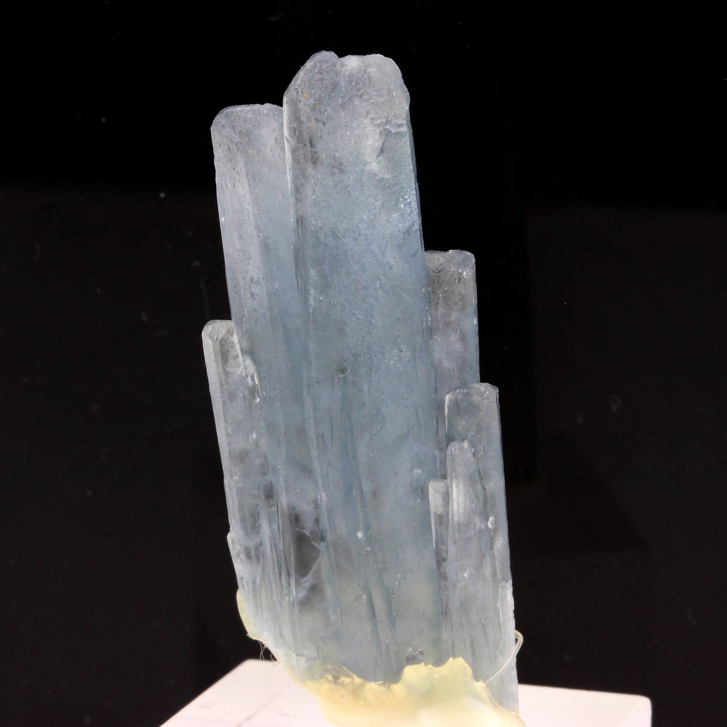 Baryte. 206.7 carats. Colorado, USA