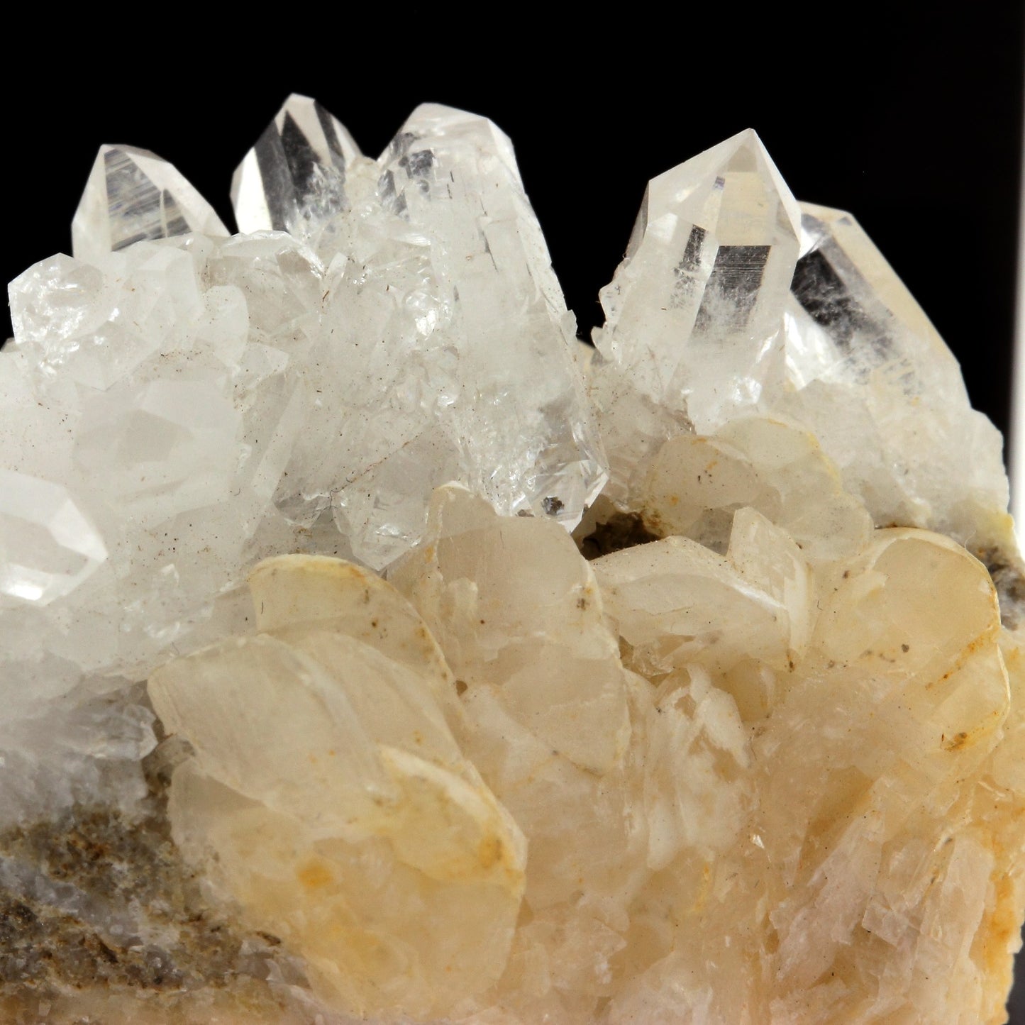 Quartz + Calcite. 401.1 carats. Saint-André d'Embrun, France