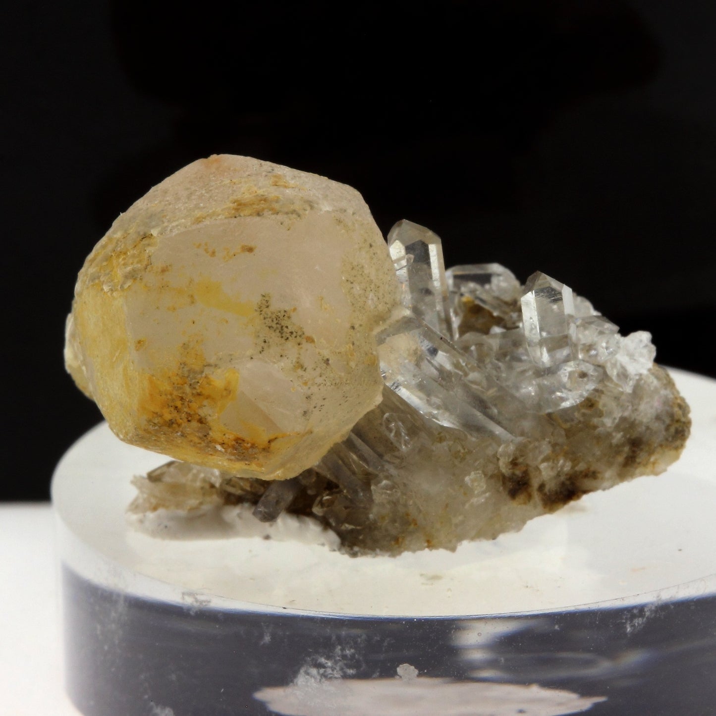 Quartz, Calcite. 94.2 carats. Saint-André d'Embrun, France