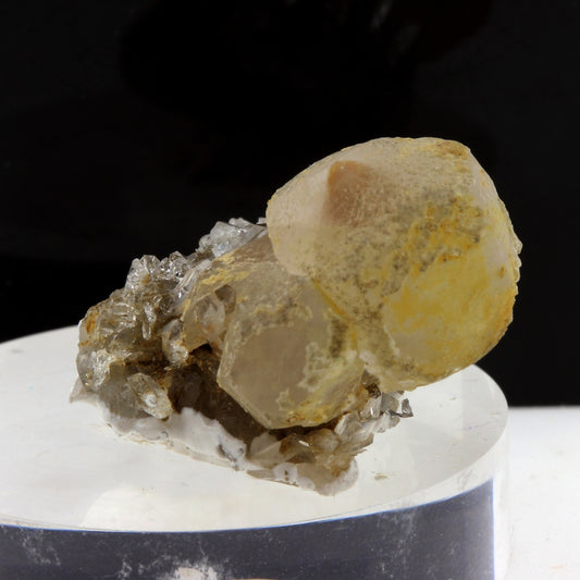Quartz, Calcite. 94.2 carats. Saint-André d'Embrun, France
