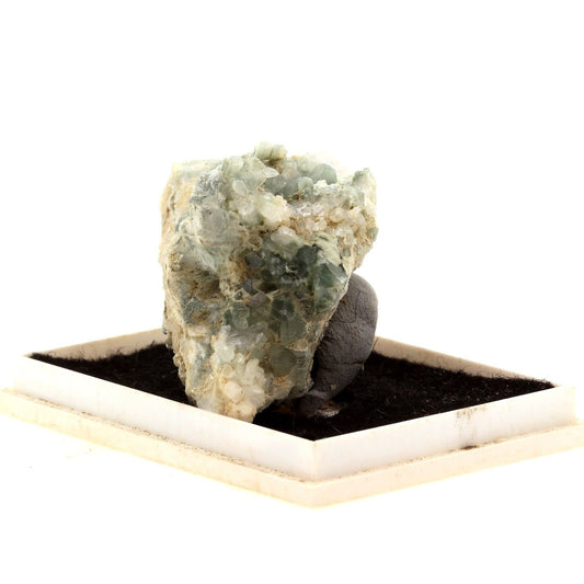 Albite + Byssolite en provenance de Saint-Véran, Hautes-Alpes, Provence-Alpes-Côte d'Azur, France