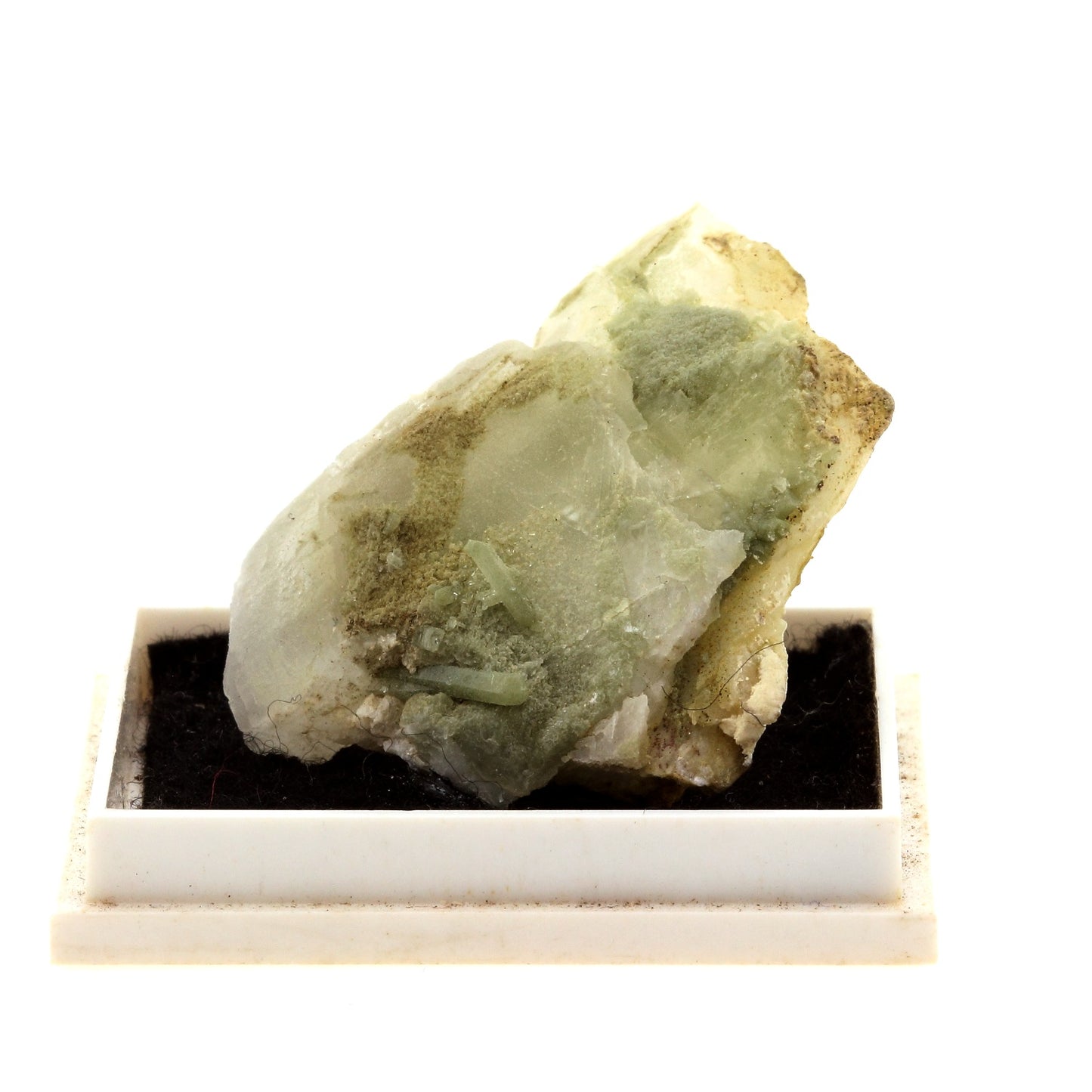 Calcite, Quartz, Chlorite. 57.2 carats. Saint-André d'Embrun, France