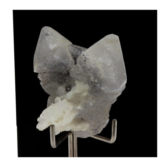 Calcite. 135.6 carats. Valbonnais, Isère, France