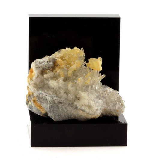 Quartz + Dolomite. 150.5 carats. Saint-Pierre-de-Mésage, France