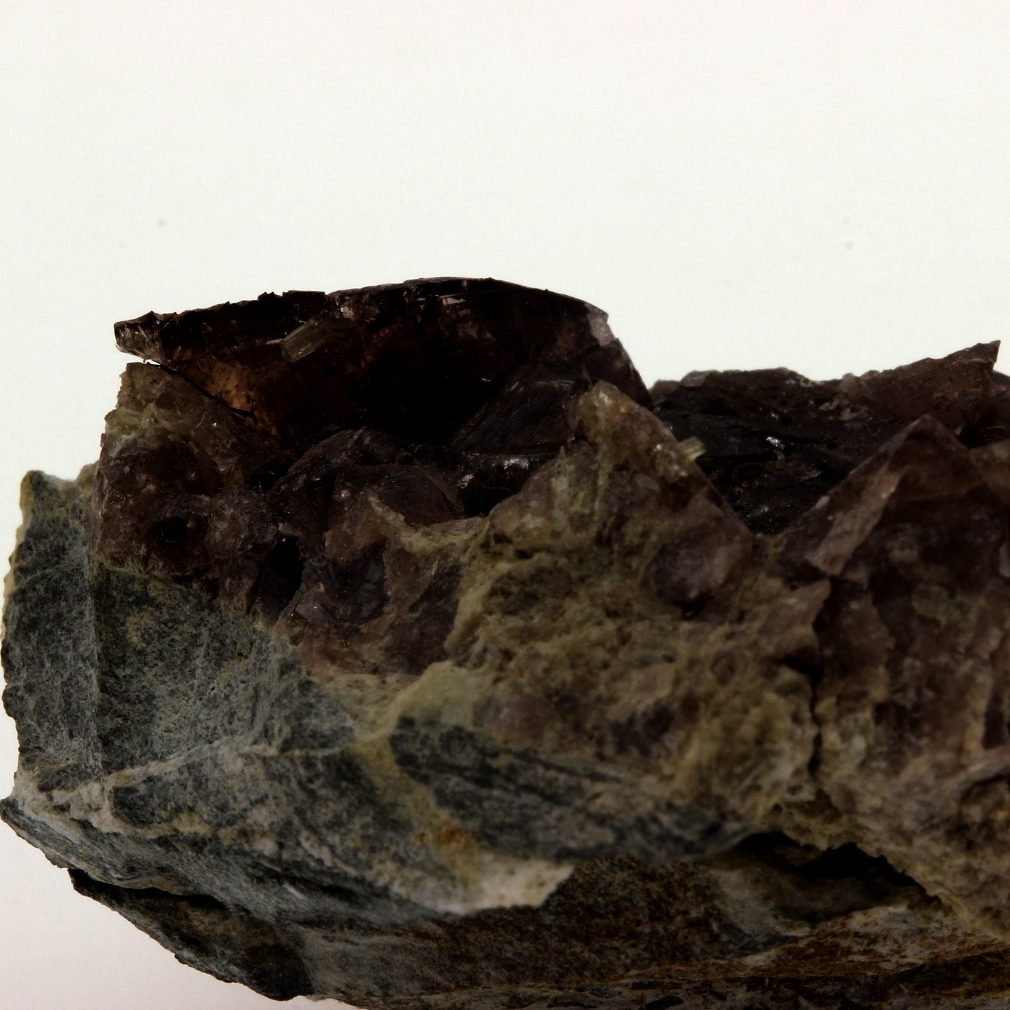 Axinite. 238.1 carats. Bourg d'Oisans, Isère, France