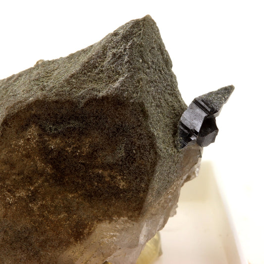 Anatase + Quartz. 91.6 carats. Massif de la Lauzière, France