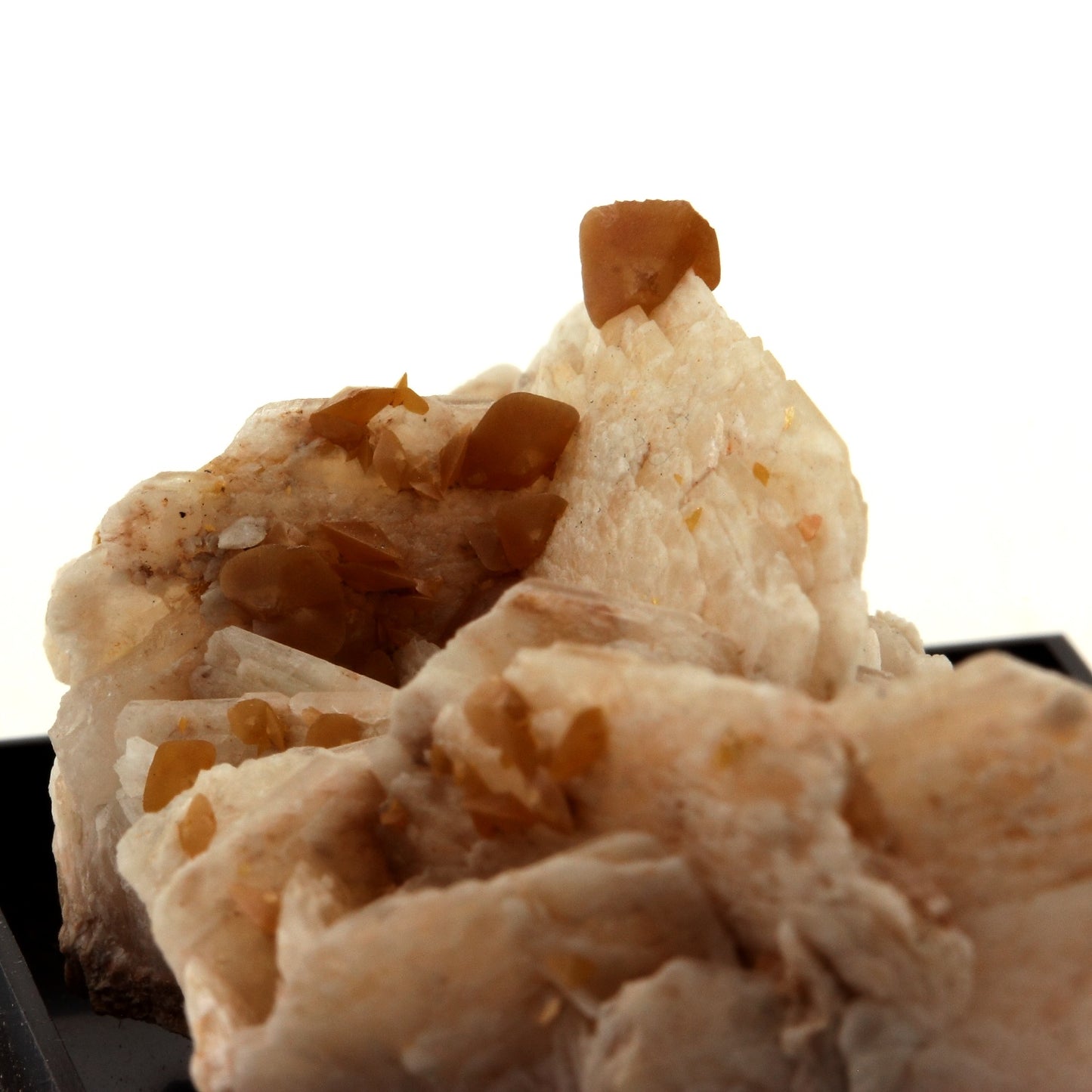 Wulfenite + Baryte. 243.7 carats. Lantignié, France