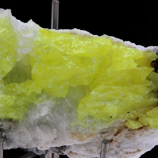 Soufre + Gypse. 141.5 carats. Vallée de la Maurienne, Savoie, Auvergne-Rhône-Alpes, France