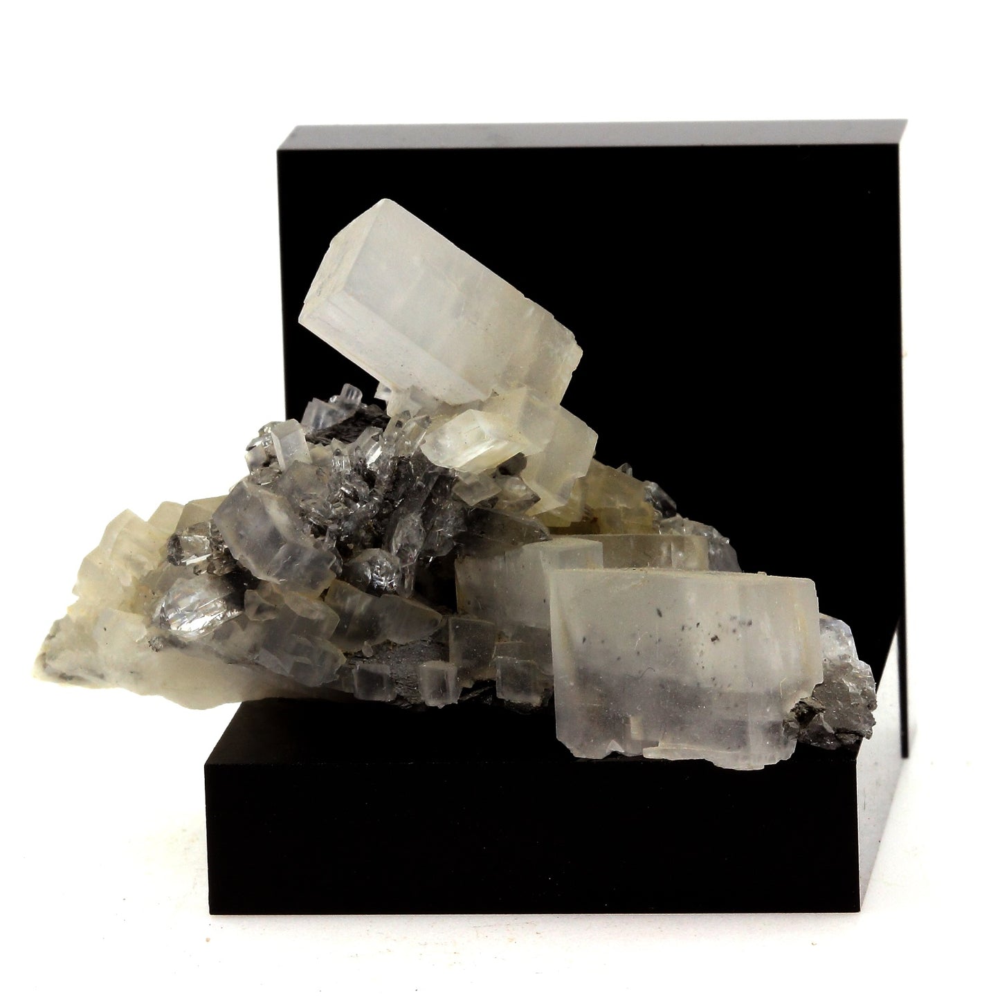 Calcite. 164.7 carats. Saint-Sorlin-d'Arves, la Maurienne, Savoie, France