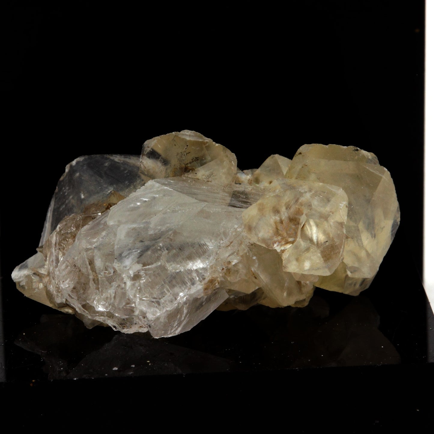 Calcite + Quartz. 46.7 carats. Lamalou-les-Bains, Hérault, France