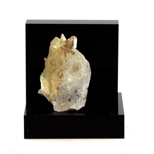 Calcite + Quartz. 46.9 carats. Lamalou-les-Bains, Hérault, France