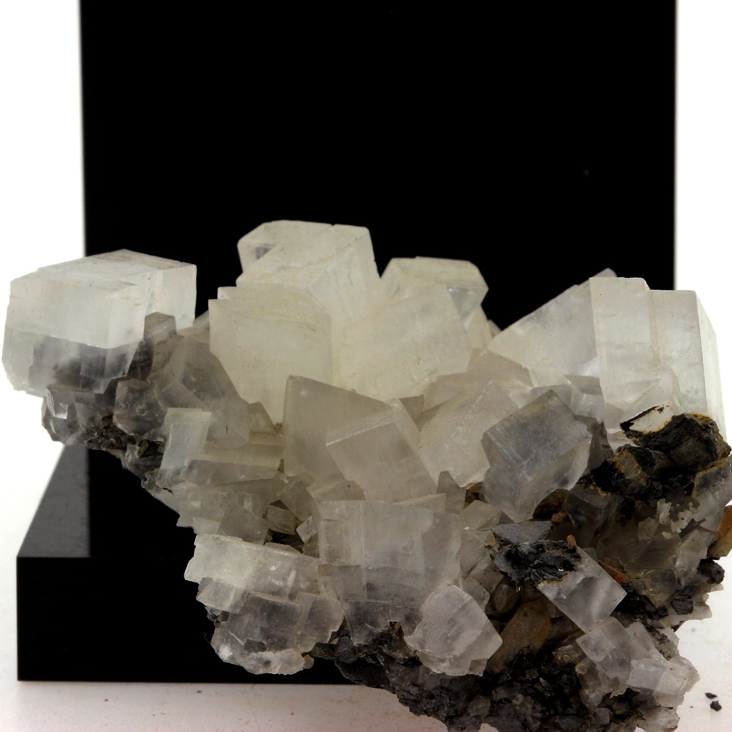 Calcite. 283.9 carats. Saint-Sorlin-d'Arves, la Maurienne, Savoie, France