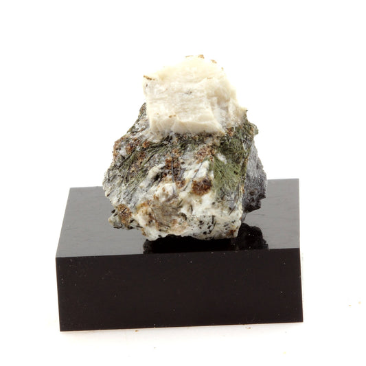 Aegirine en provenance de Mont Saint-Hilaire, Quebec, Canada