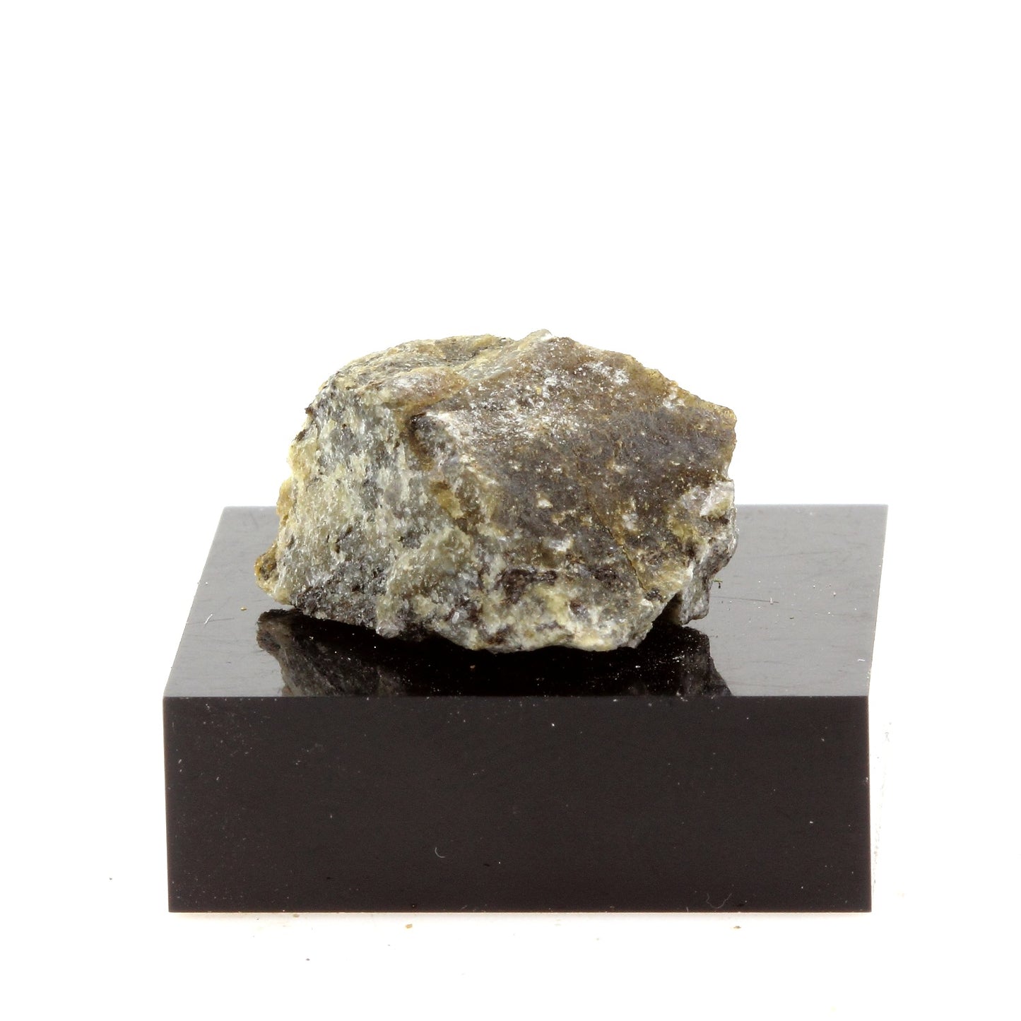 Agglomerate mineral. 24.1 carats. En provenance d'Italie.