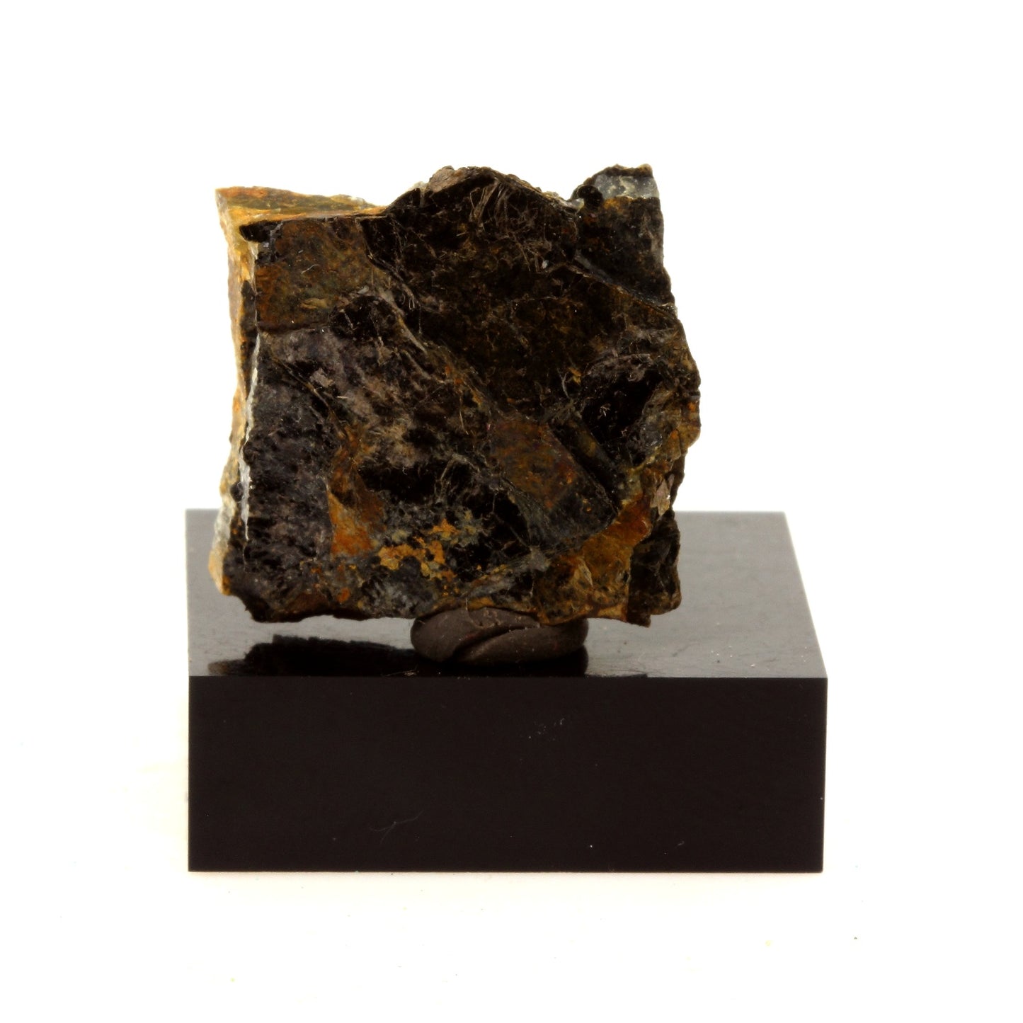 Mica Pegmatite, 28.7 carats, Gatineau, Québec, Canada