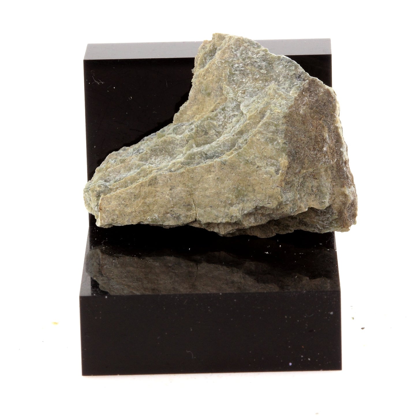 Chromitic Serpentine. 23.2 carats. Estrie, Québec, Canada