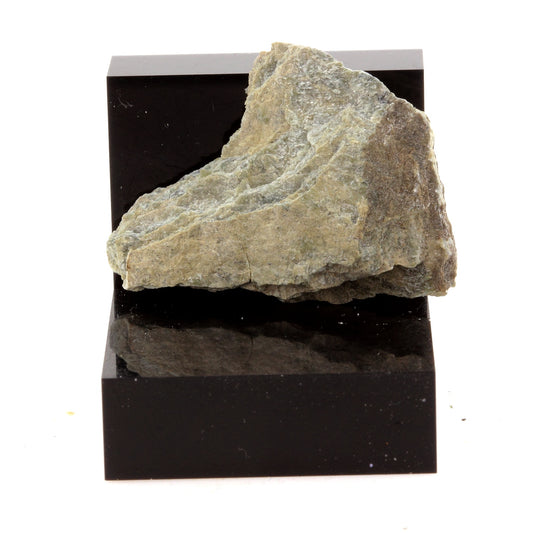 Chromitic Serpentine. 23.2 carats. Estrie, Québec, Canada