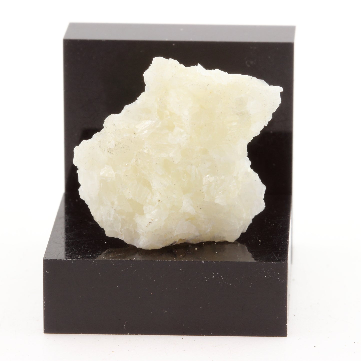 Breunnerite. 25.9 carats. Montauban, Québec, Canada