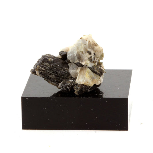 Fluoro-richterite, 18.7 carats, Wilberforce, Ontario, Canada