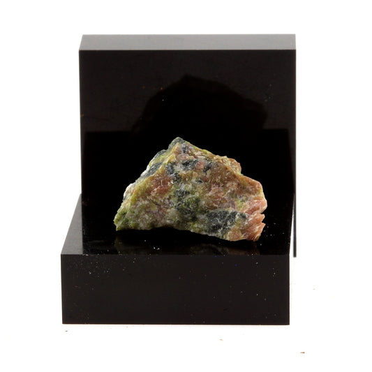 Anyolite. 11.9 carats. Bristol Mine, Québec, Canada