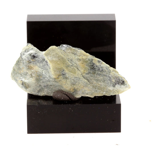 Chromitite. 16.1 carats. Estrie, Québec, Canada