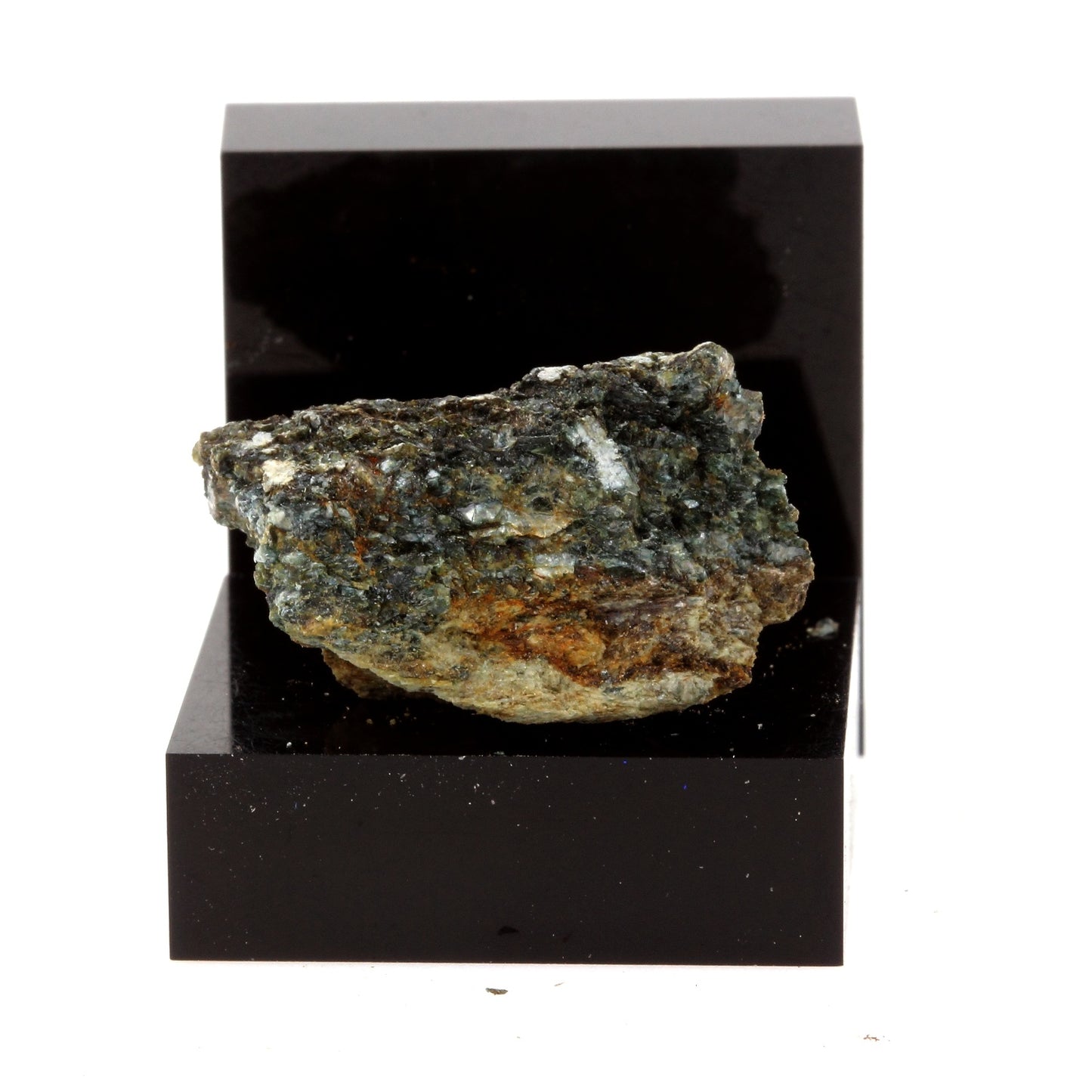 Brochantite. 27.6 carats. Montauban, Québec, Canada