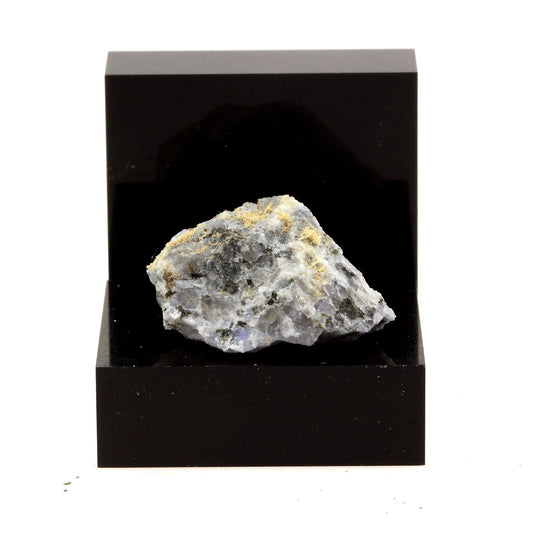 Dumortierite, 16.0 carats, Mont Saint-Hilaire, Québec, Canada