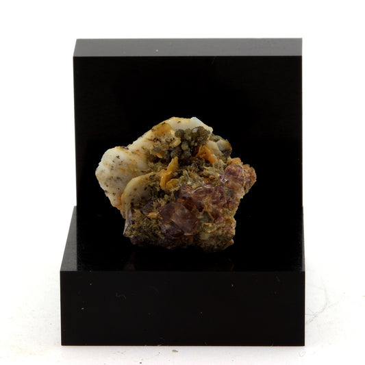 Wulfenite, Mimetite, Baryte, Fluorite. 27.6 carats. Lantignié, France