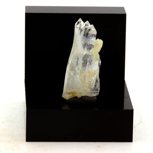 Quartz à Ame (faden quartz) + Calcite. 9.68 carats. Saint-André d'Embrun, Hautes-Alpes, France