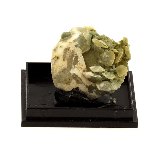 Calcite. 49.5 carats. Saint-André d'Embrun, Hautes-Alpes, France