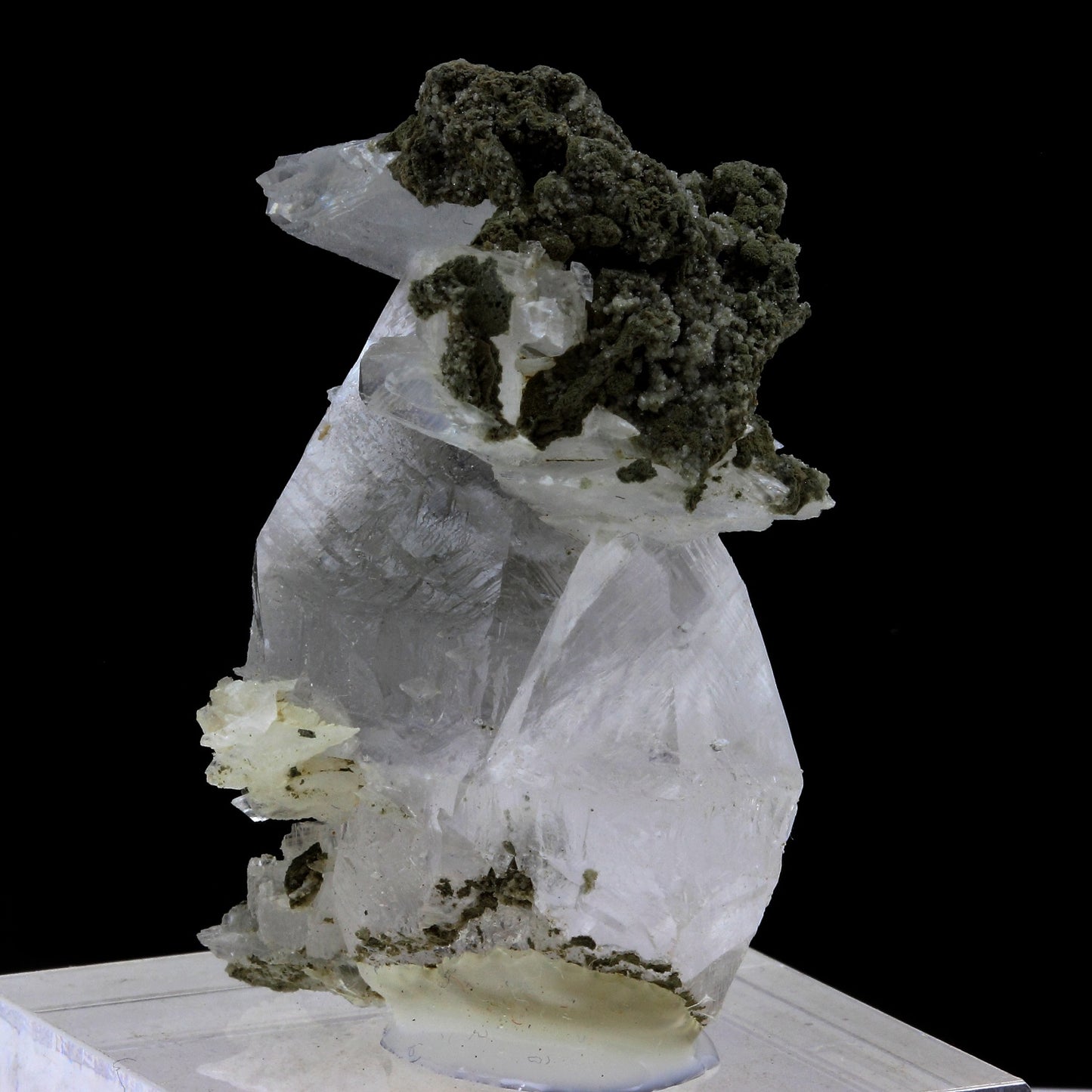 Calcite. 283.5 carats. Nikolaevskiy Mine, Dal'negorsk, Russie