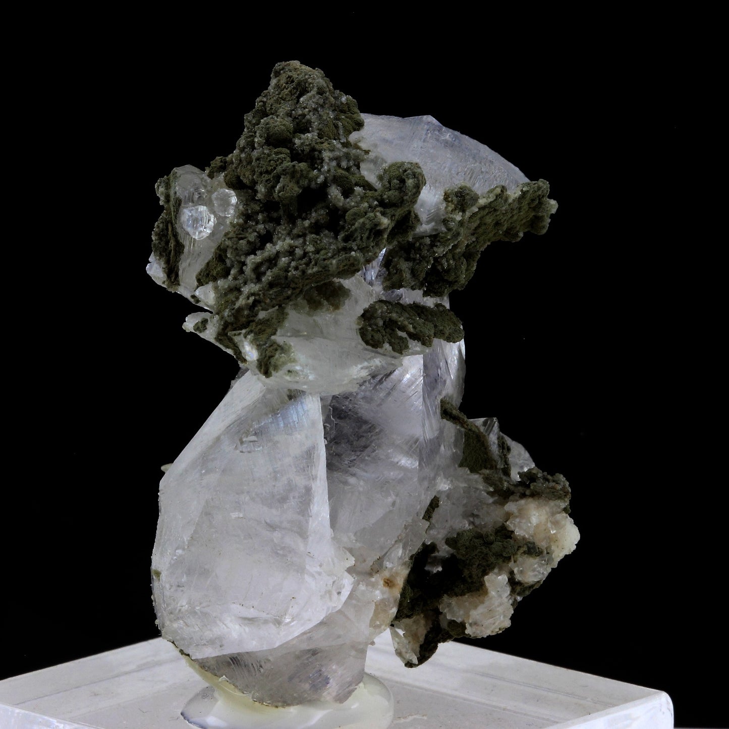 Calcite. 283.5 carats. Nikolaevskiy Mine, Dal'negorsk, Russie