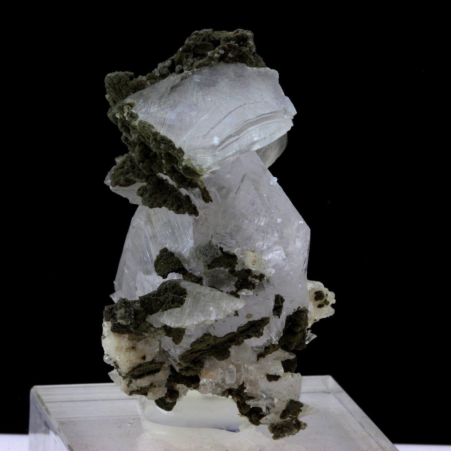 Calcite. 283.5 carats. Nikolaevskiy Mine, Dal'negorsk, Russie