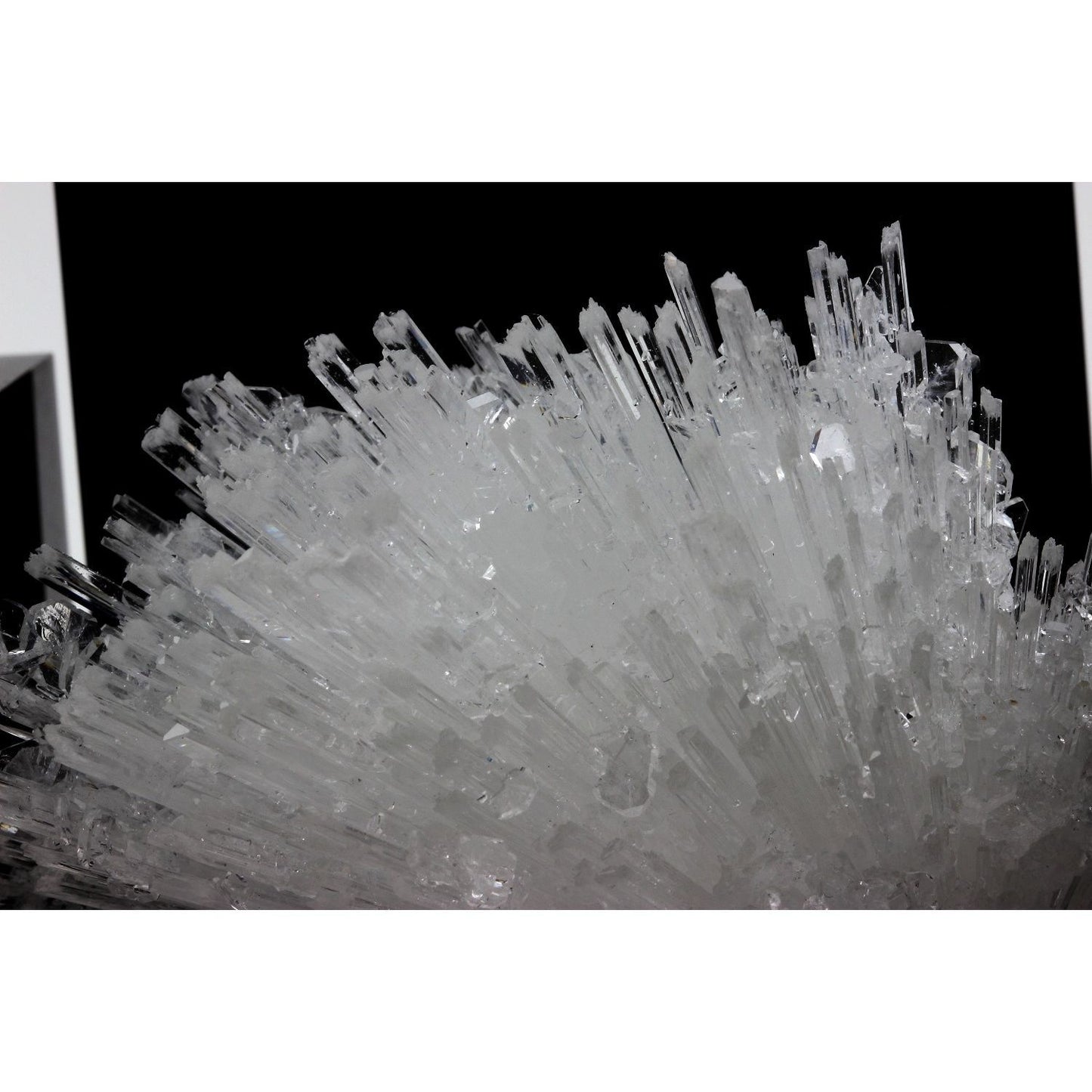 Scolecite + Apophyllite. 2195.1 carats. En provenance de Nashik District (Nasik District), Maharashtra, Inde