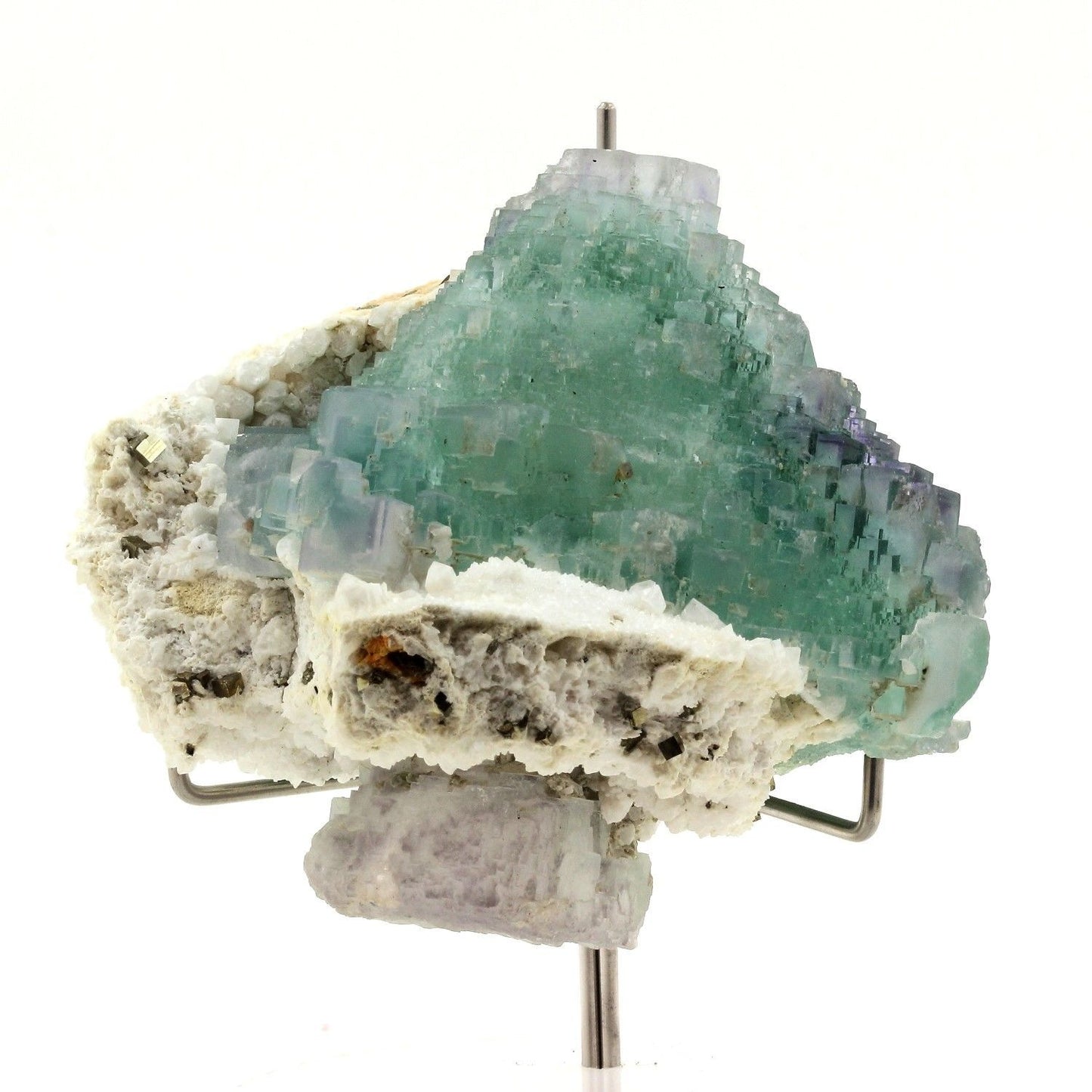 Fluorite + Pyrite. 3225.0 carats. Wuyi fluorite ore field, Zhejiang, Chine