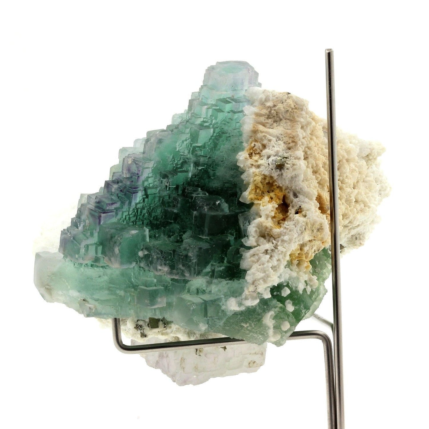 Fluorite + Pyrite. 3225.0 carats. Wuyi fluorite ore field, Zhejiang, Chine