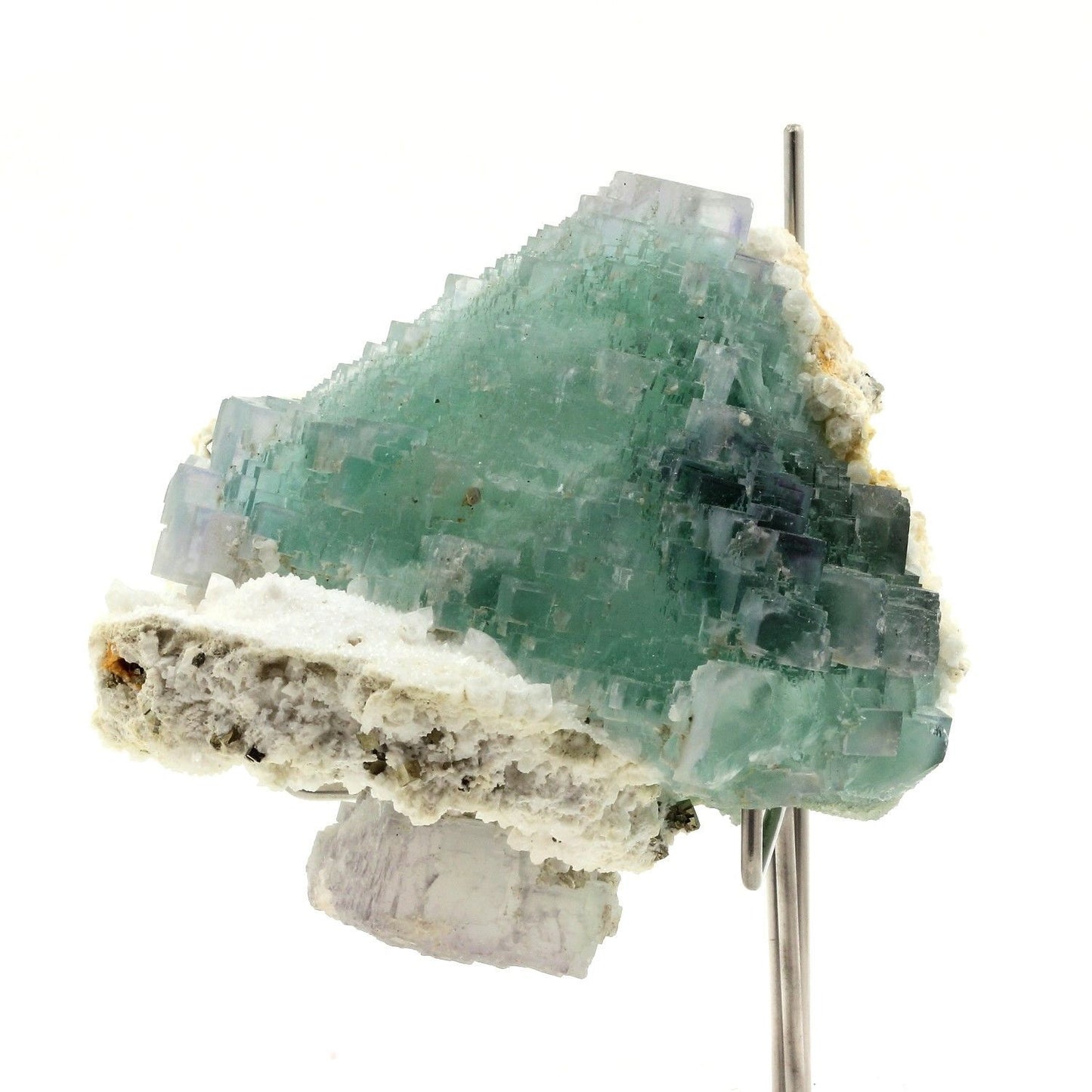 Fluorite + Pyrite. 3225.0 carats. Wuyi fluorite ore field, Zhejiang, Chine