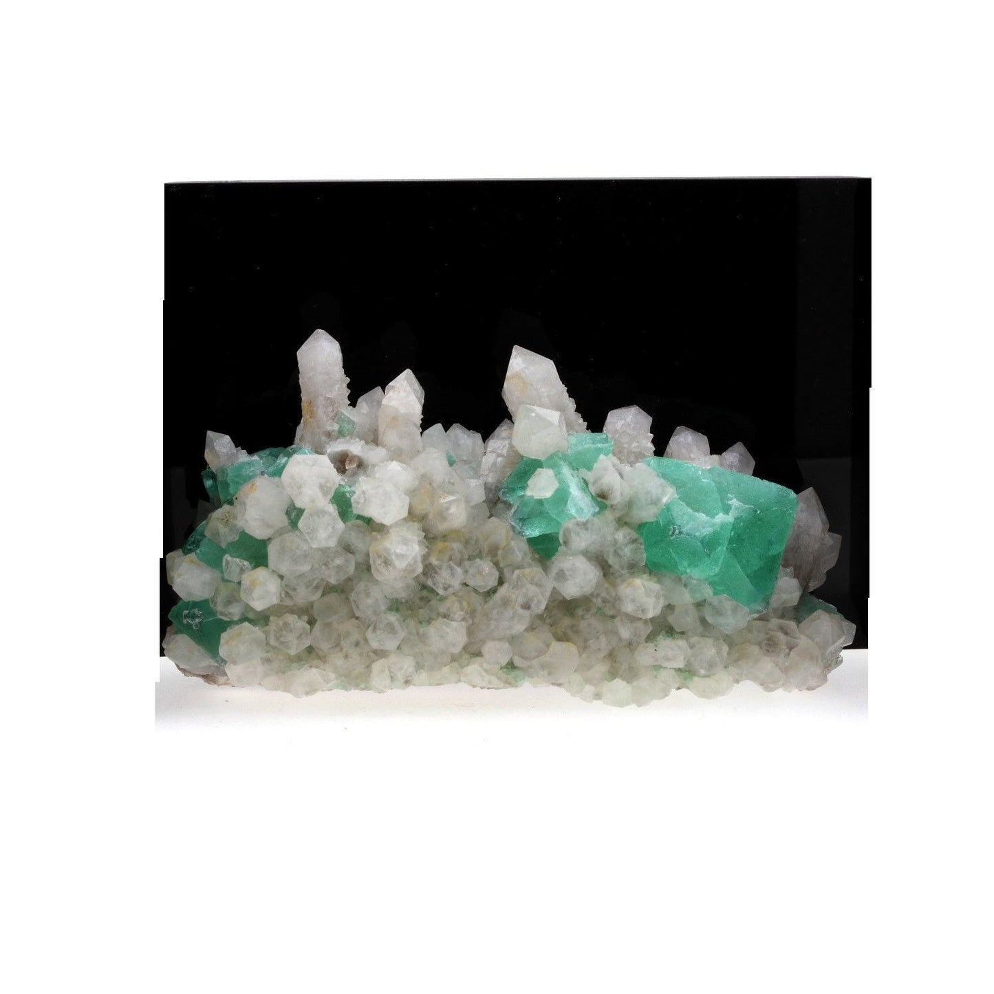 Fluorite verte + Quartz. 2315.5 carats. Afrique du Sud