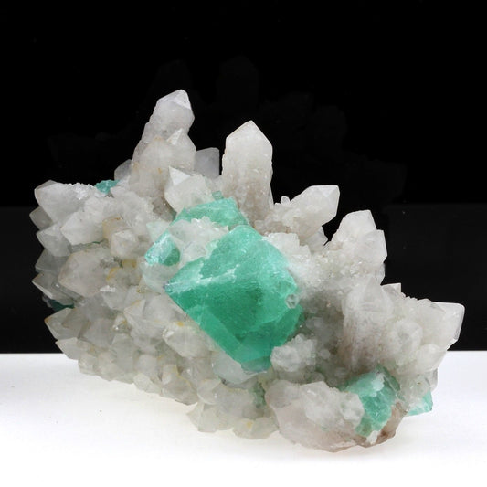 Fluorite verte + Quartz. 2315.5 carats. Afrique du Sud