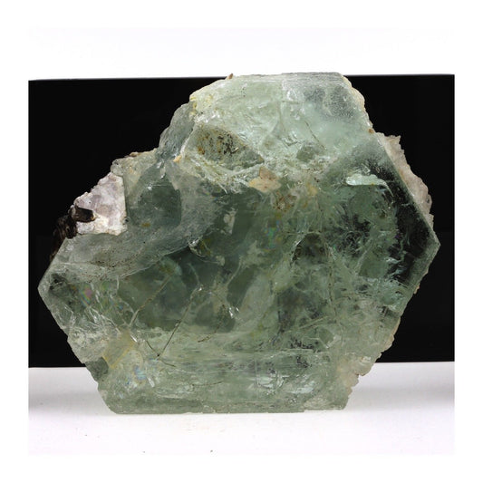 Beryl mineral, Muscovite, Albite. 4330.0 carats . Conselheiro Pena, Minas Gerais, Brésil