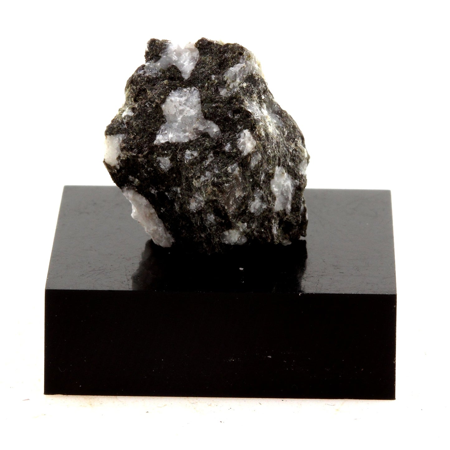 Alaskite mineral. 24.98 carats. En provenance de New Liskeard, Ontario, Canada.
