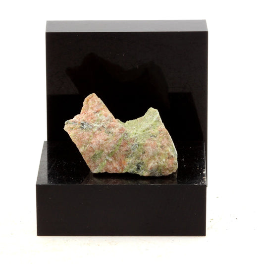 Atlantisite. 15.46 carats. Estrie, Québec, Canada