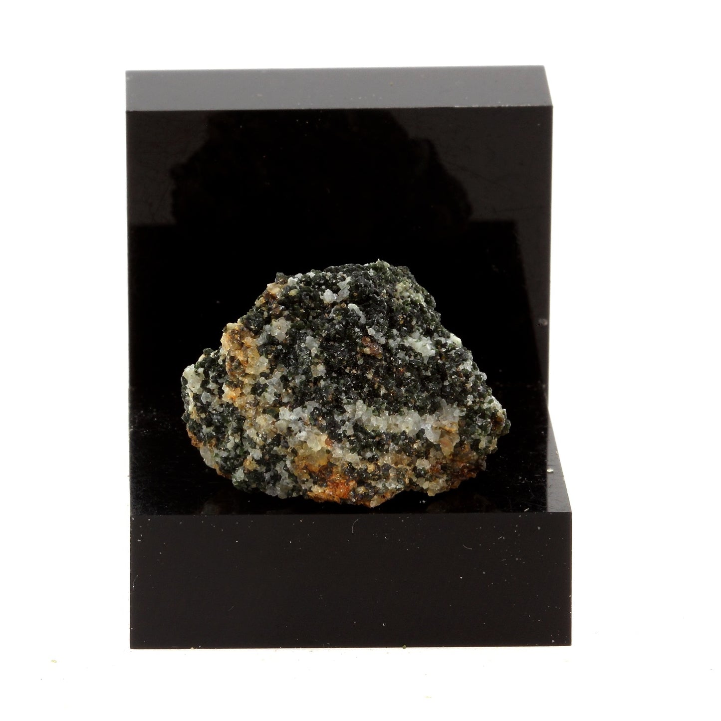 Amphibole schist. 30.85 carats. Wakefield, Québec, Canada