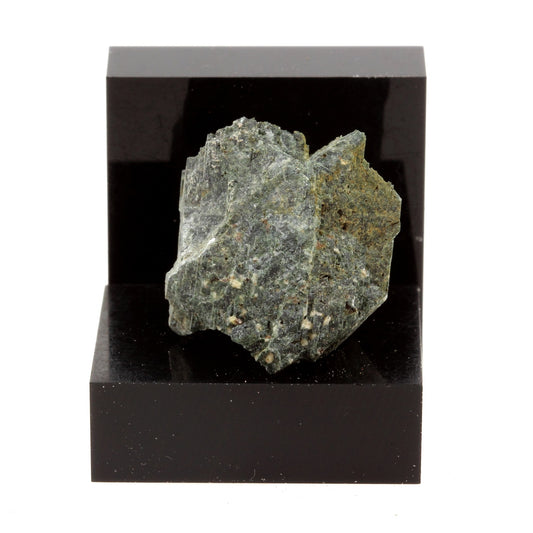 Hastingsite. 53,92 carat. Wilberforce, Ontario, Canada