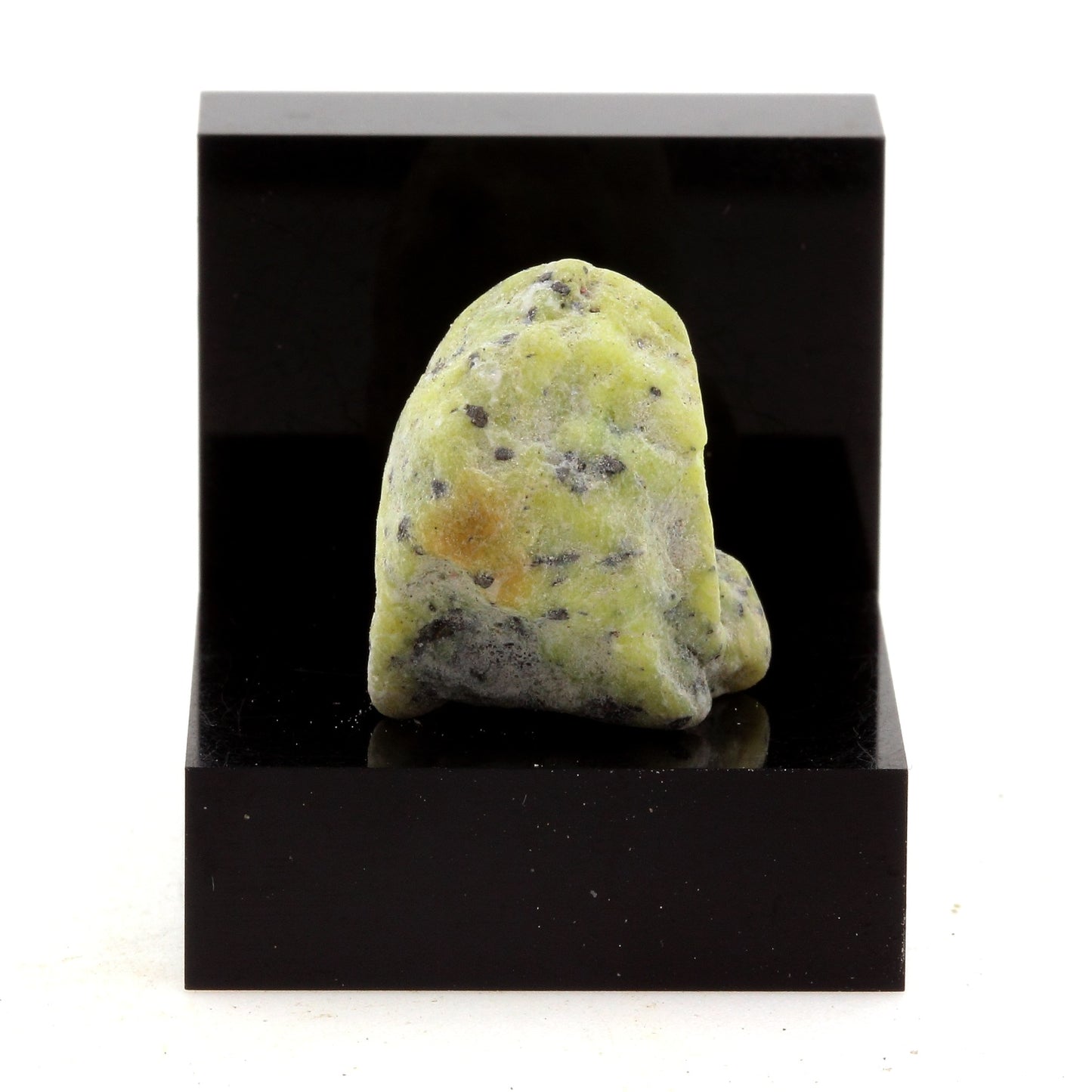 Chestermanite. 26.75 carats. Wakefield, Québec, Canada