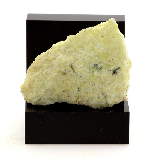 Brucite. 41.14 carats. Grenville, Québec, Canada