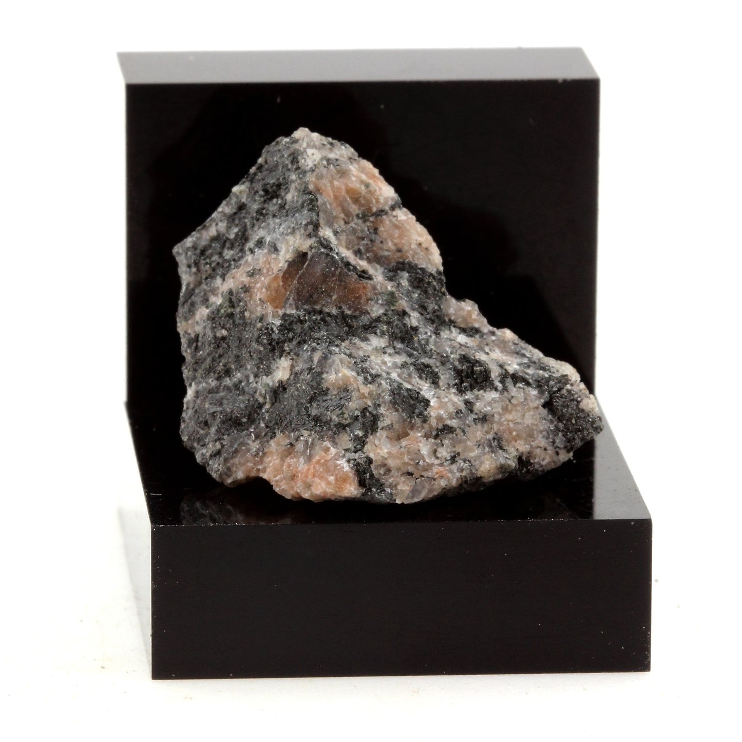 Anatexite. 36.45 carats. Grenville, Québec, Canada