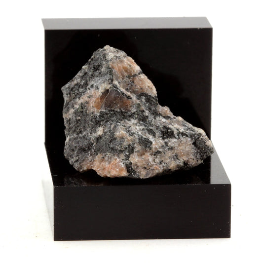 Anatexite. 36.45 carats. Grenville, Québec, Canada